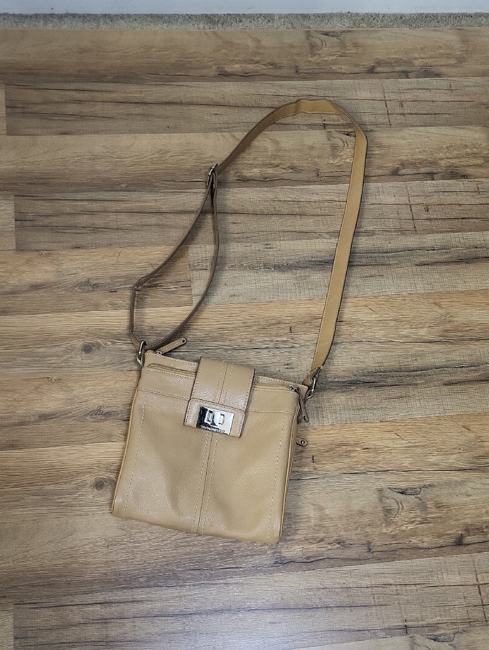 TIGNANELLO Tan Faux Leather Multi Pocket Including ID/CC Pockets Crossbody Purse